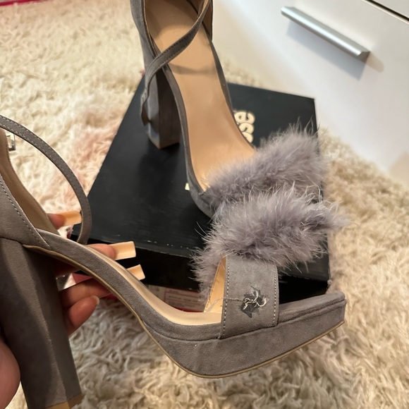 Gray Heels with Faux Fur | Damaged Fur! | Size 9 - Picture 3 of 6